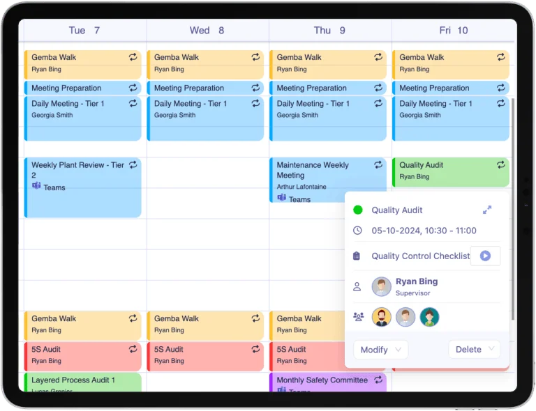 Tablette affichant un planning de travail hebdomadaire détaillé avec différentes réunions et audits.